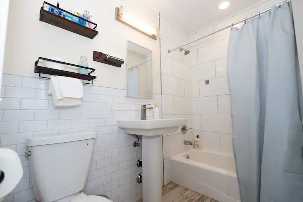 Photo of Bathroom in Harbor