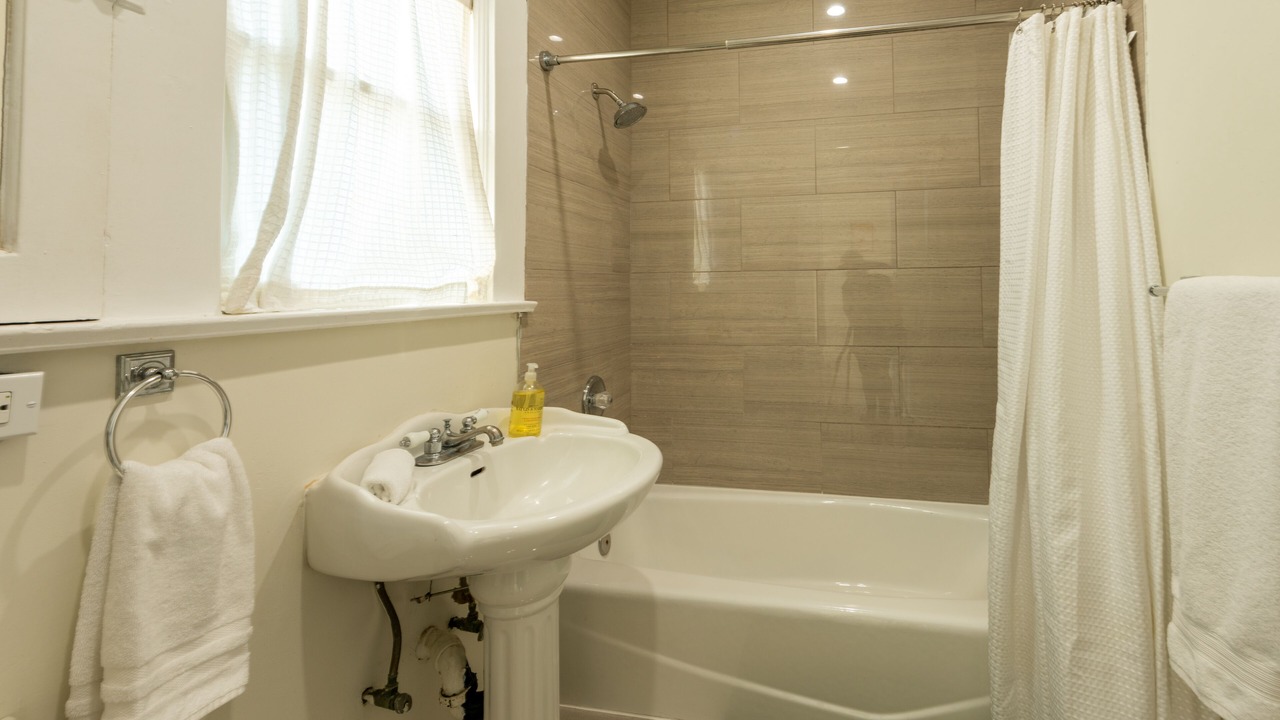 Photo of Bathroom in Los Feliz