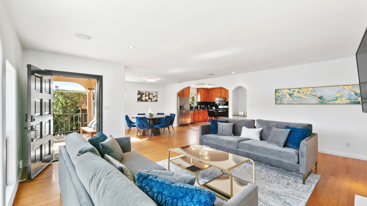 Photo of Livingroom in Beverly Grove