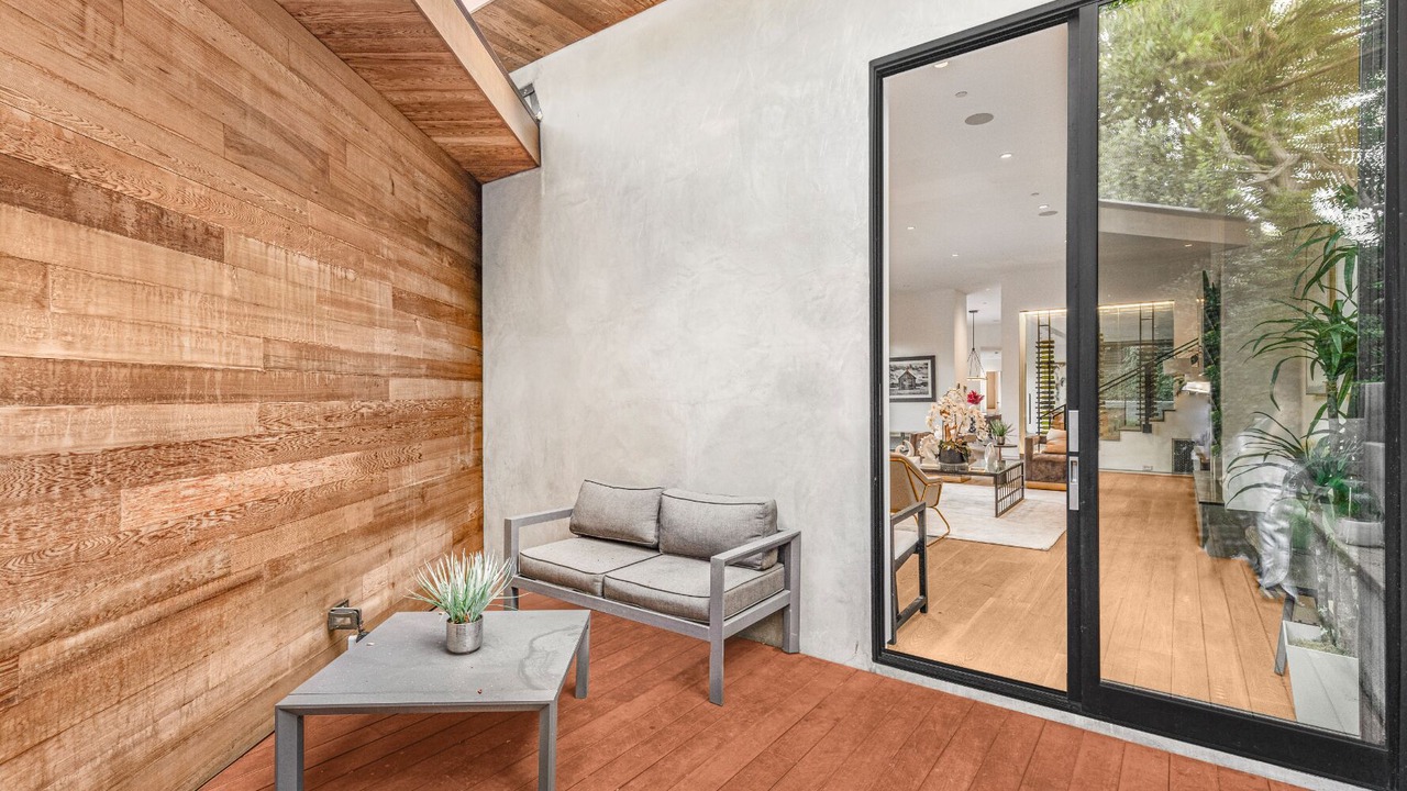 Photo of Patio Balcony in Beverly Glen