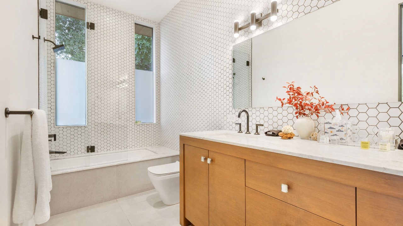 Photo of Bathroom in Beverly Glen