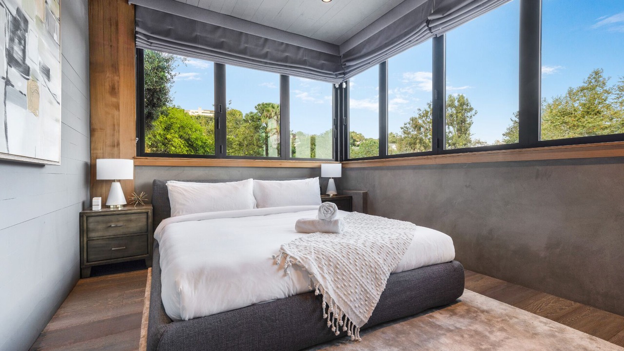 Photo of Bedroom in Beverly Glen