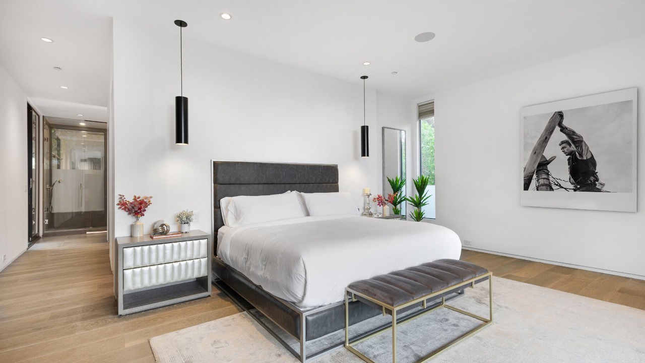 Photo of Bedroom in Beverly Glen