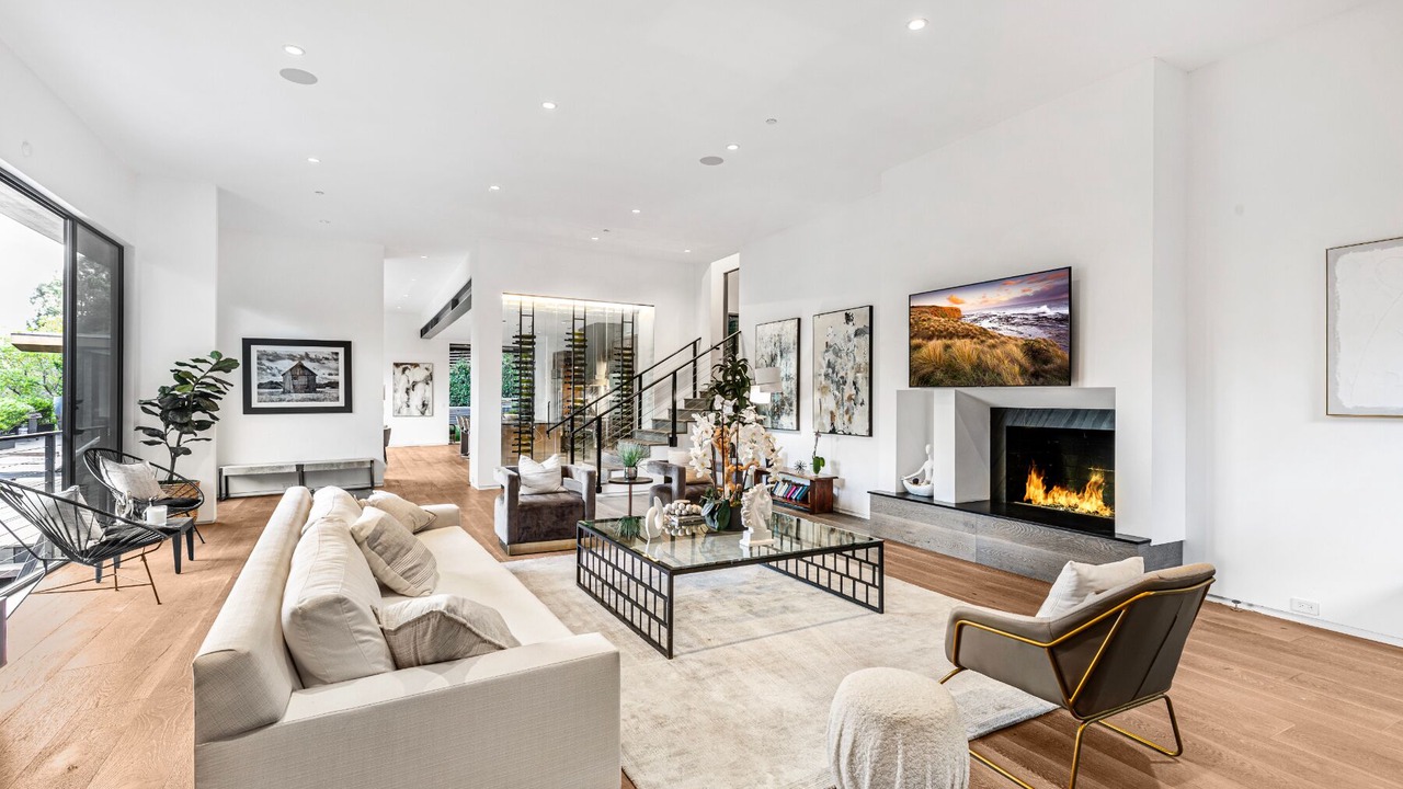 Photo of Livingroom in Beverly Glen