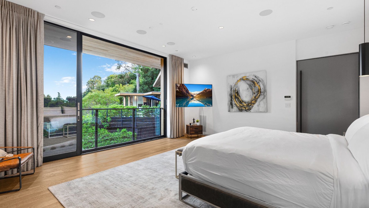 Photo of Bedroom in Beverly Glen