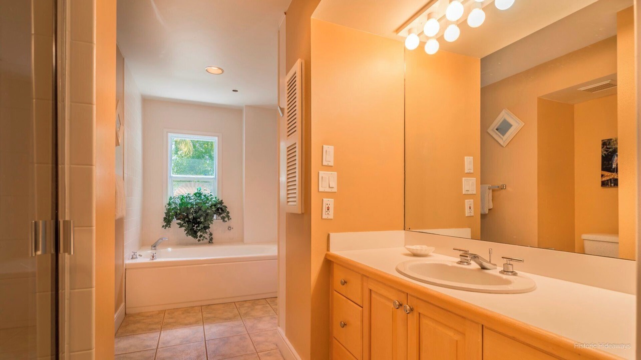Photo of Bathroom in Truman Annex