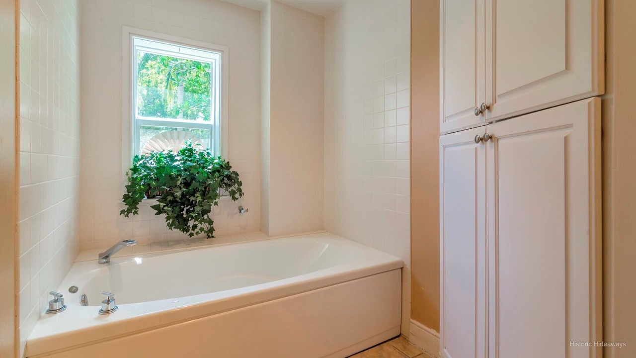 Photo of Bathroom in Truman Annex