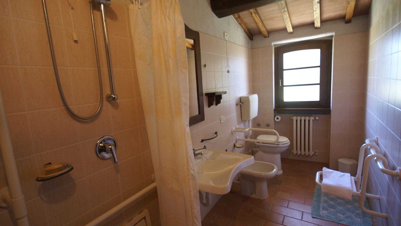 Photo of Bathroom in Montone