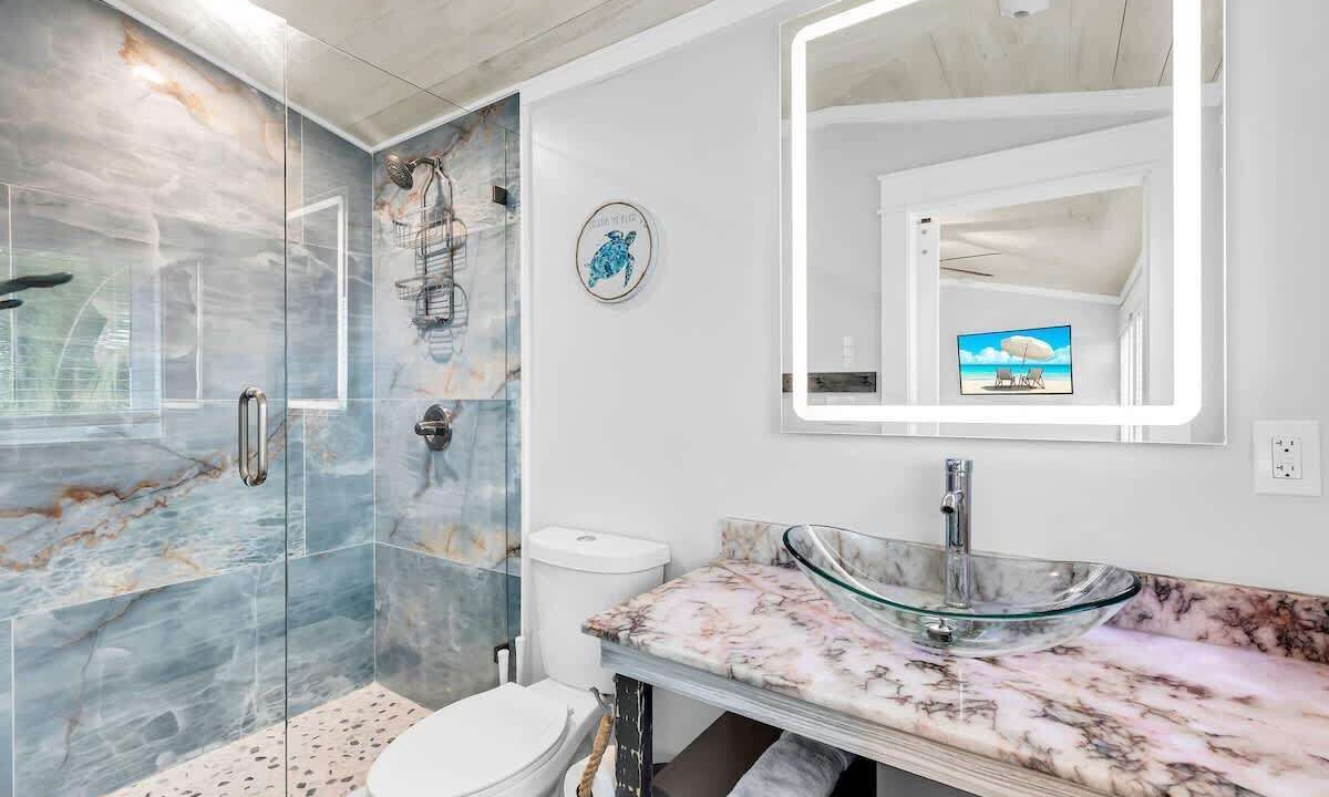 Photo of Bathroom in Marathon