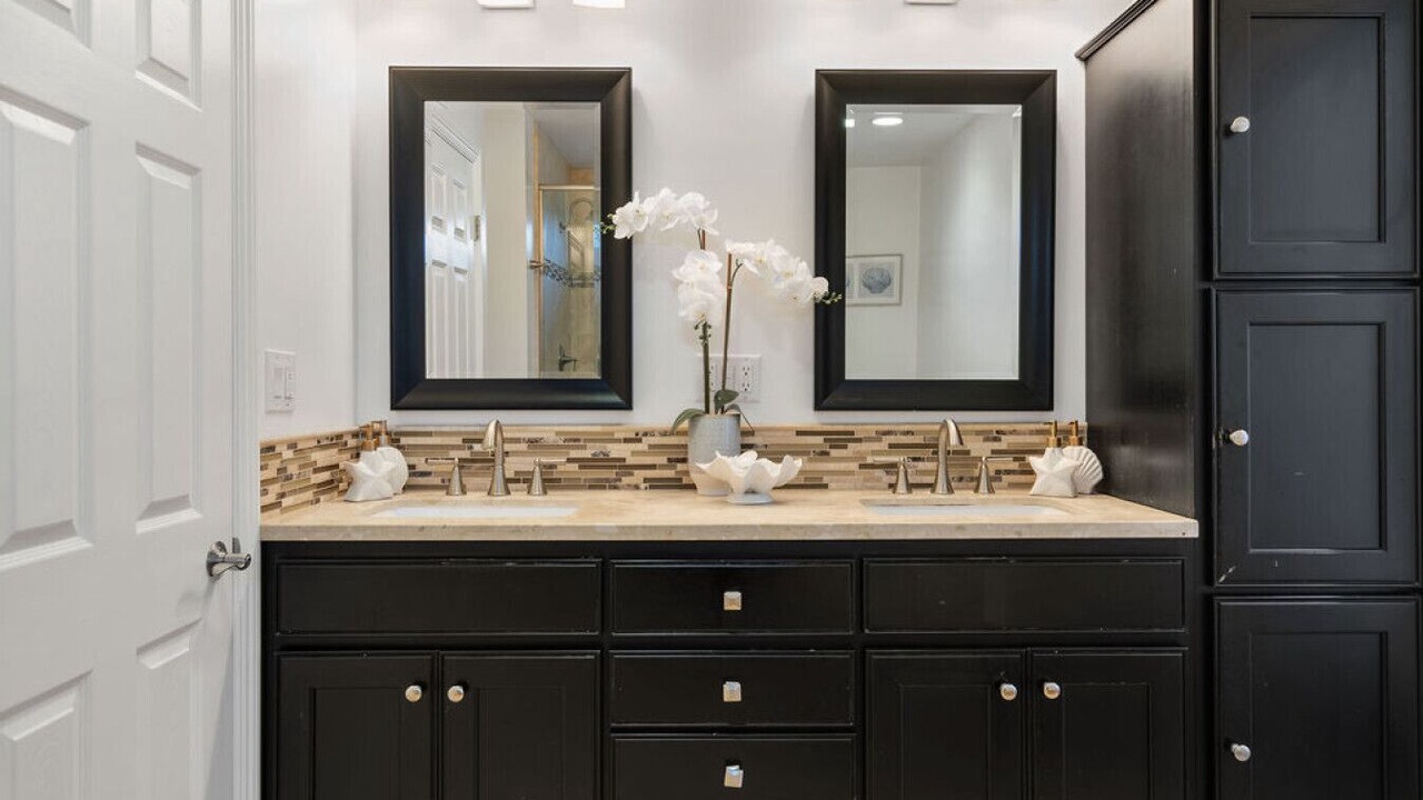 Photo of Bathroom in Harbor