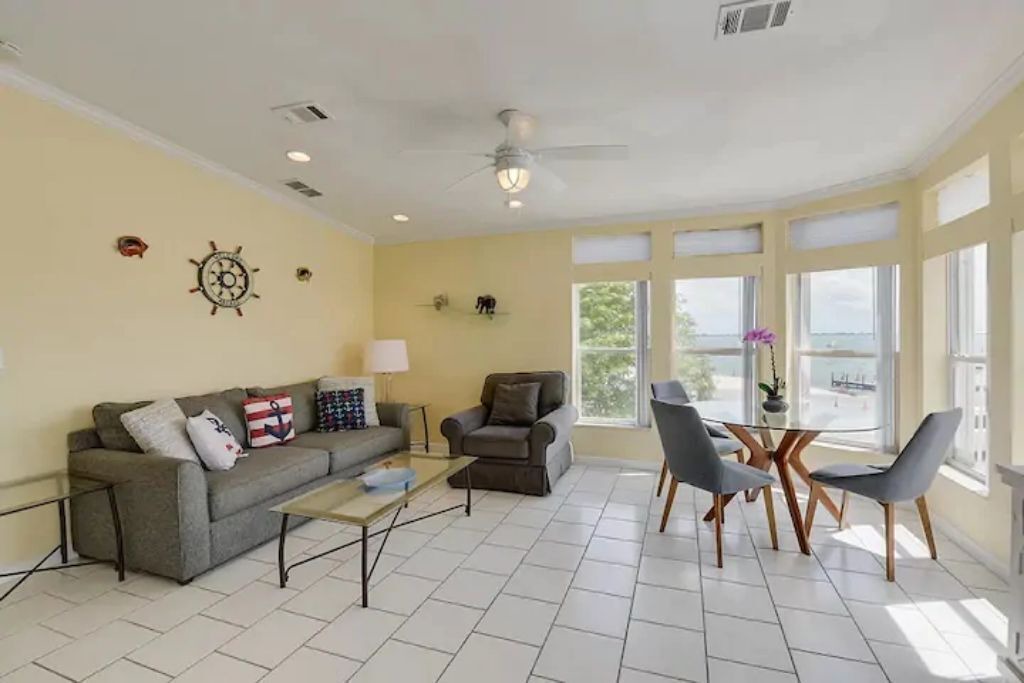 Photo of Livingroom in Cutthroat Harbor Estates