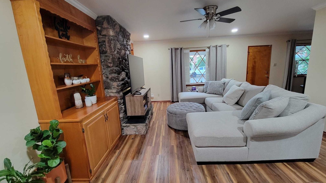 Photo of Livingroom in Wrigley