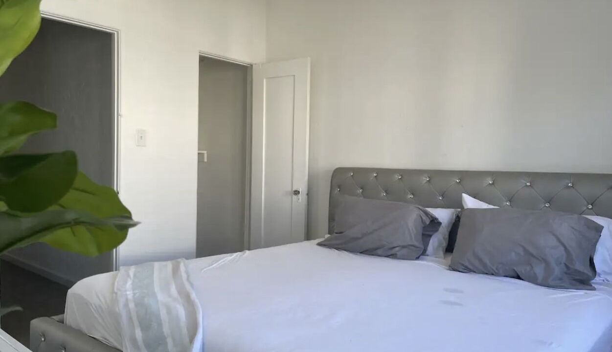 Photo of Bedroom in Pico - Robertson