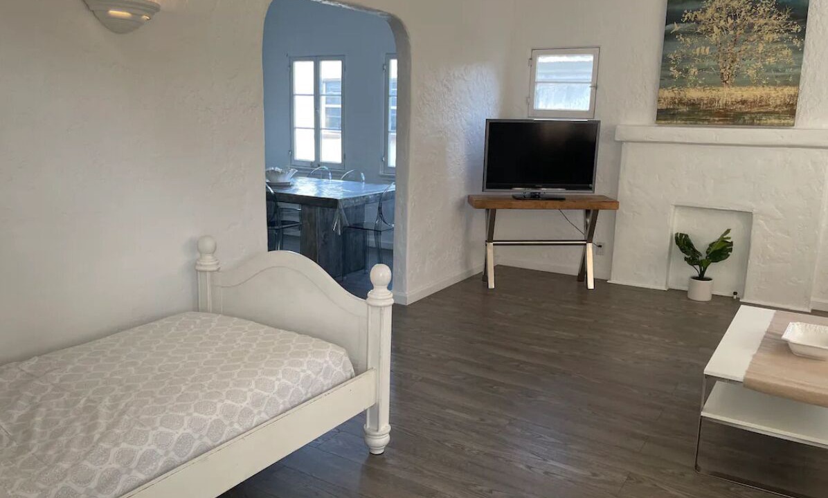 Photo of Bedroom in Pico - Robertson