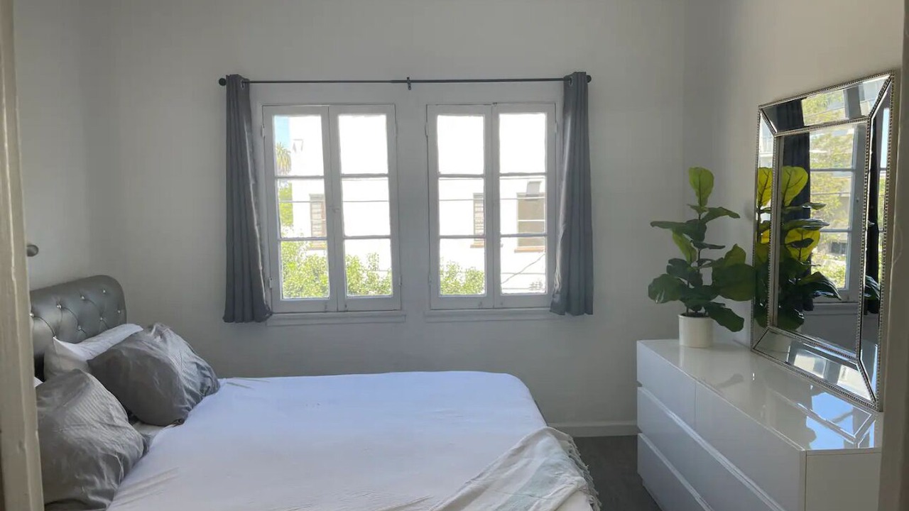 Photo of Bedroom in Pico - Robertson