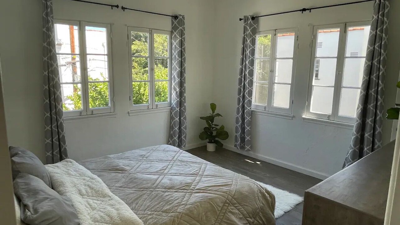 Photo of Bedroom in Pico - Robertson