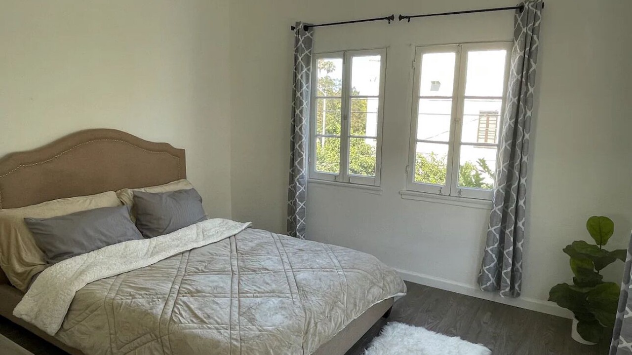 Photo of Bedroom in Pico - Robertson