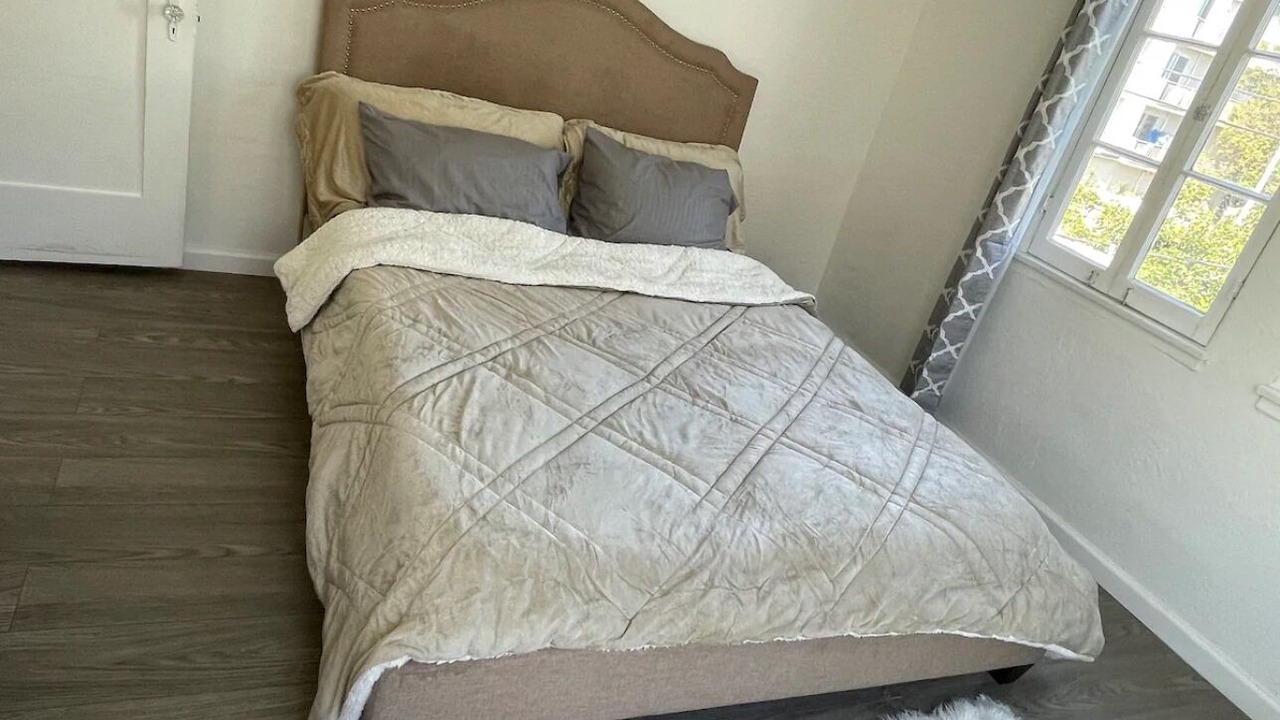 Photo of Bedroom in Pico - Robertson