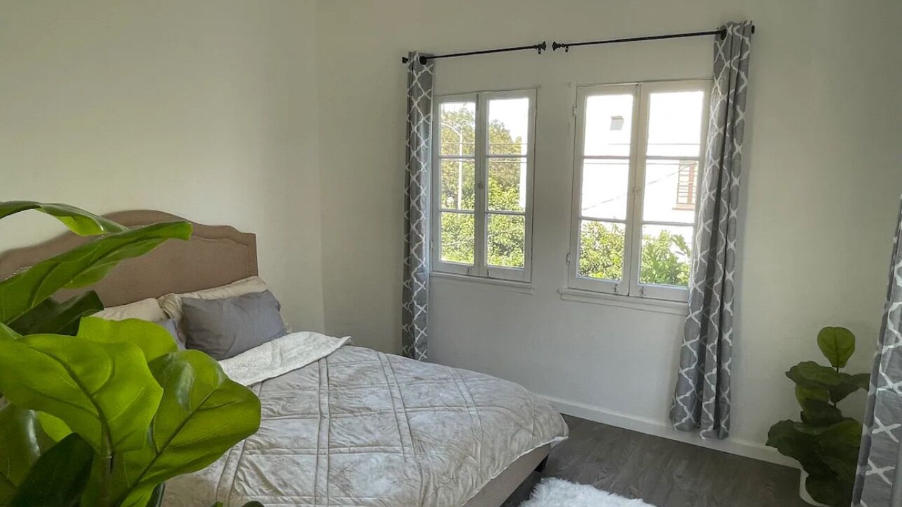 Photo of Bedroom in Pico - Robertson