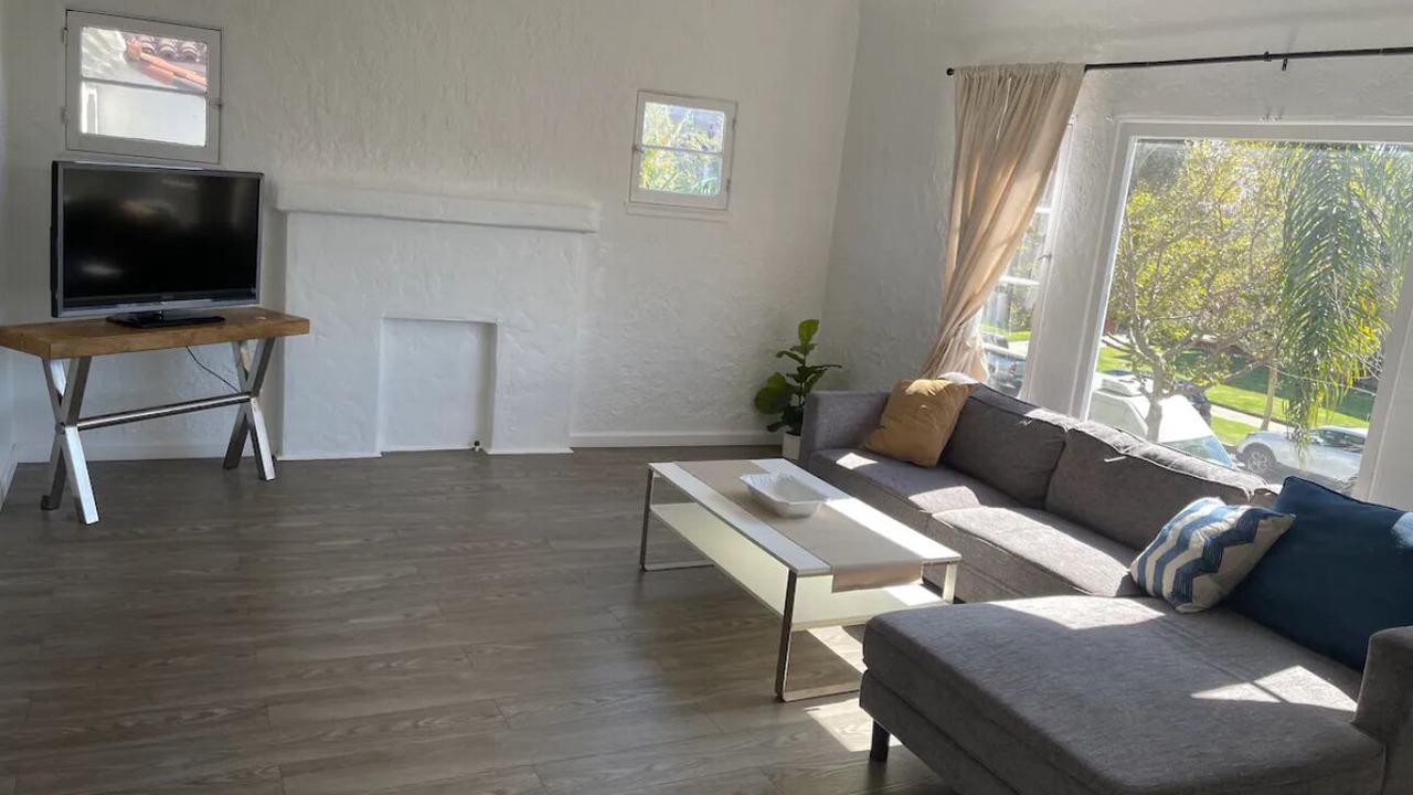 Photo of Livingroom in Pico - Robertson