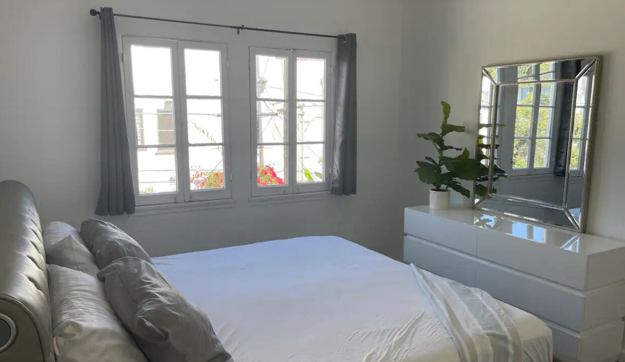 Photo of Bedroom in Pico - Robertson