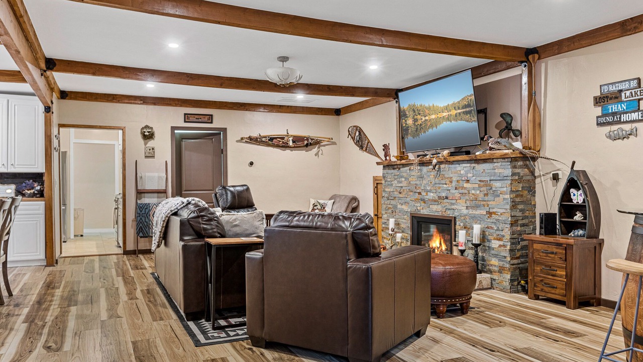 Photo of Livingroom in Crestline