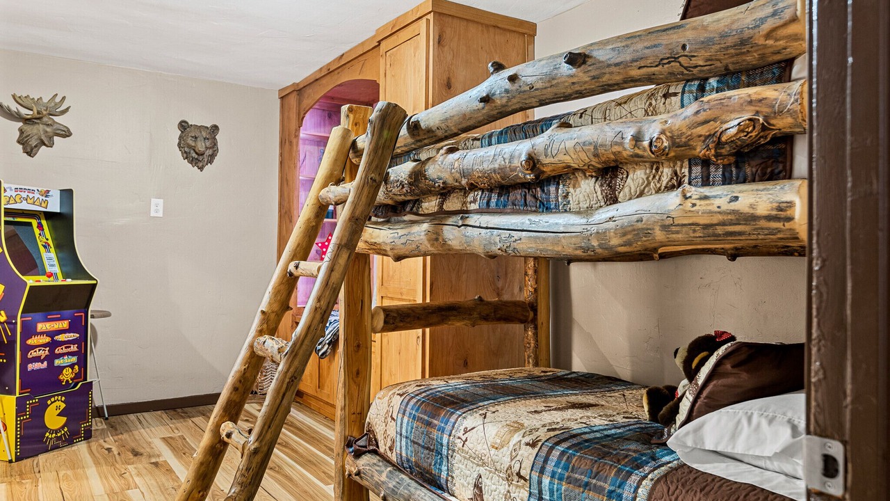 Photo of Bedroom in Crestline