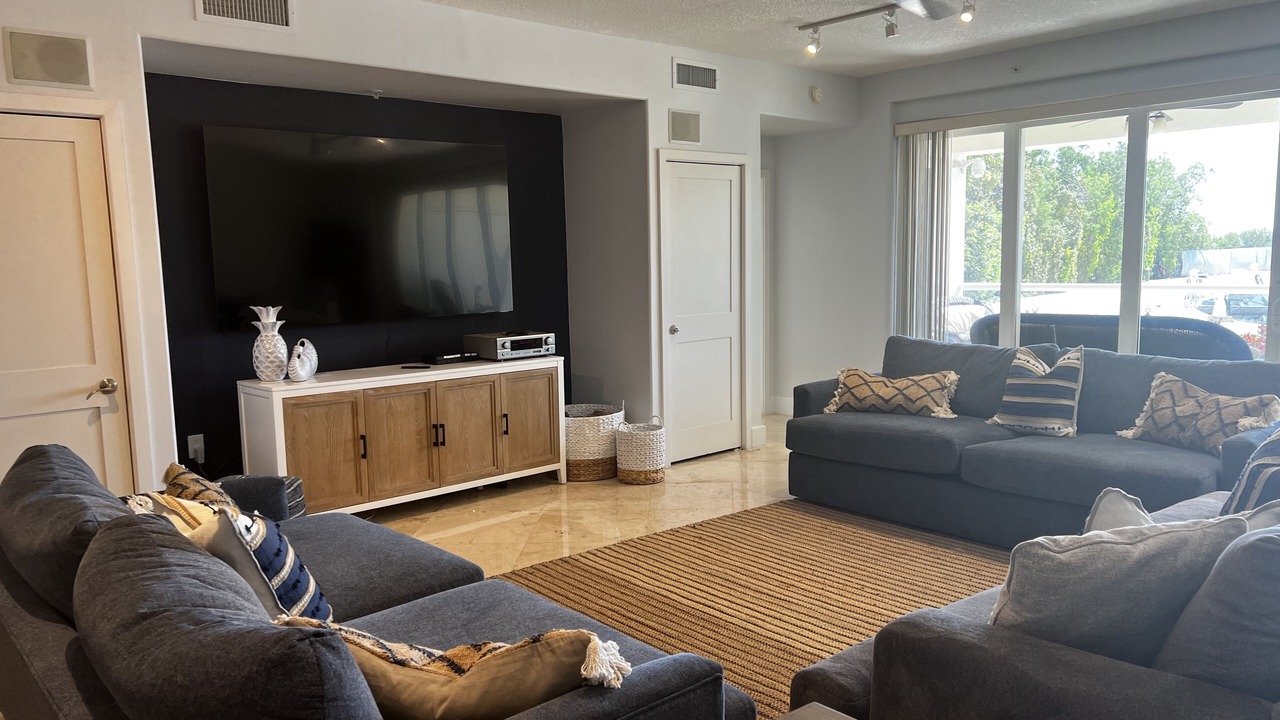 Photo of Livingroom in Rock Harbor