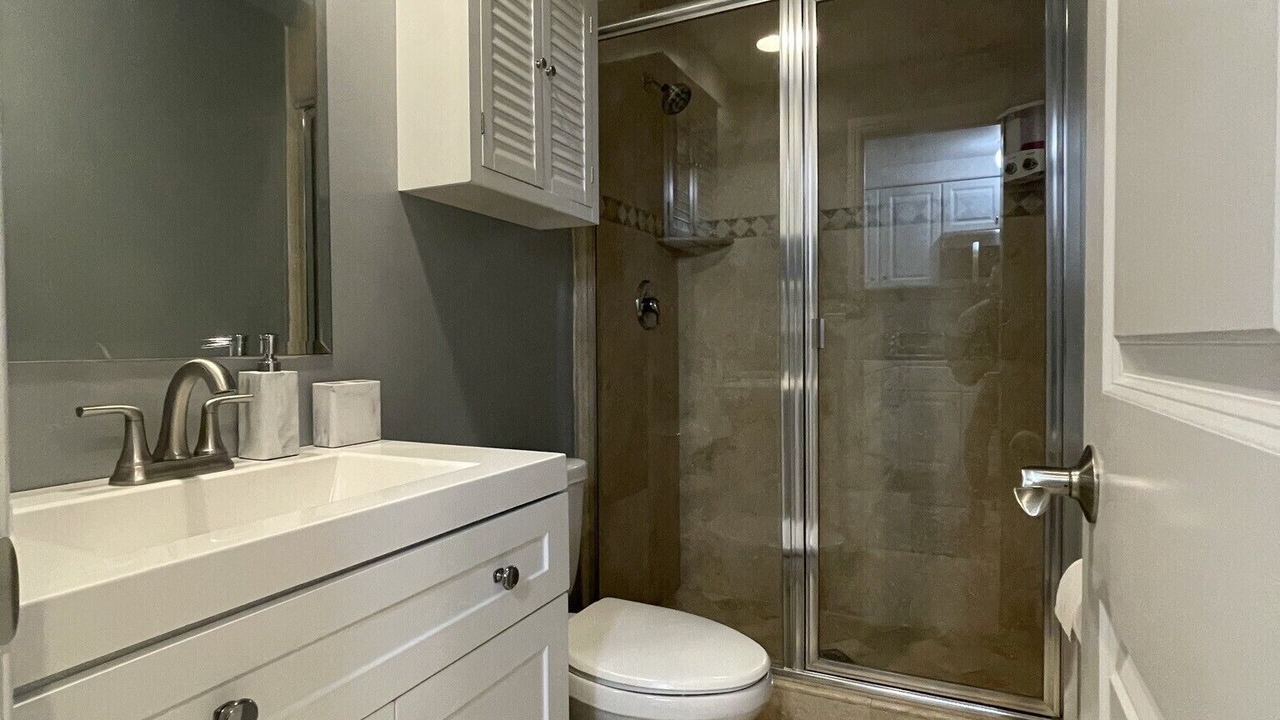 Photo of Bathroom in Harbor