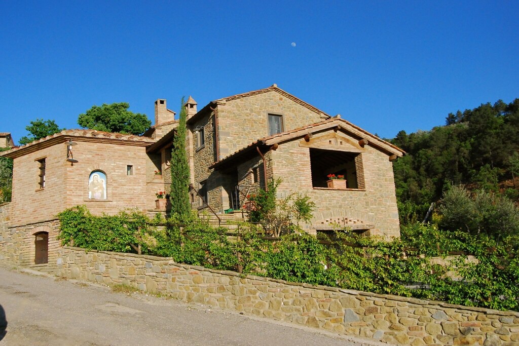Photo of Others in Ossaia