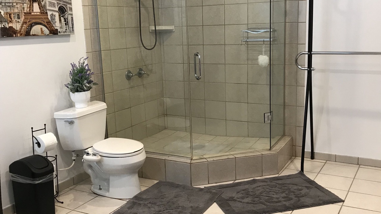 Photo of Bathroom in Del Aire