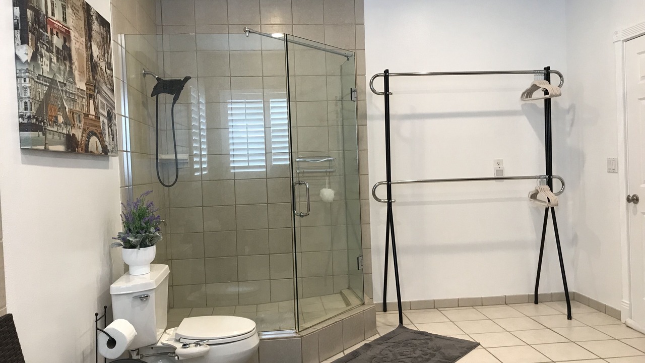 Photo of Bathroom in Del Aire
