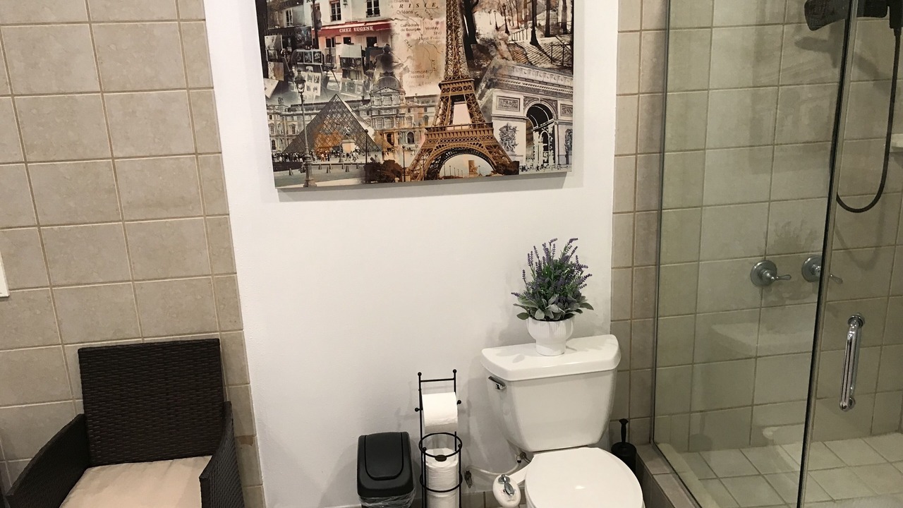 Photo of Bathroom in Del Aire