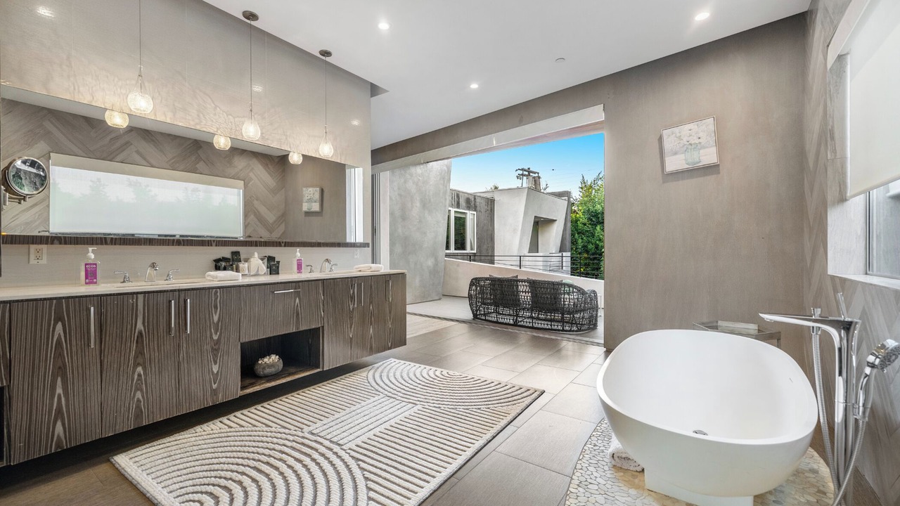 Photo of Bathroom in Beverly Grove