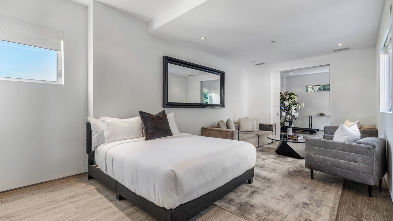 Photo of Bedroom in Beverly Grove
