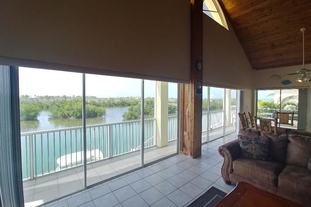 Photo of Livingroom in Summerland Key