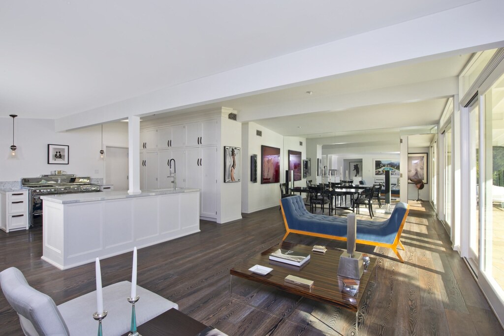 Photo of Livingroom in Beverly Glen