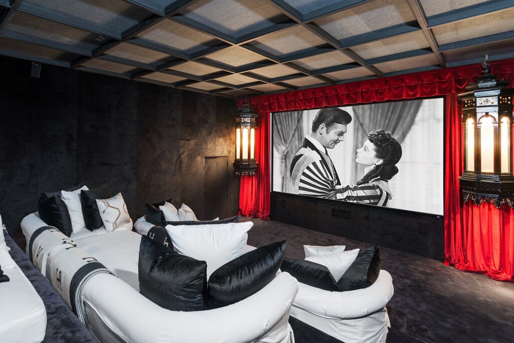 Photo of Livingroom in Beverly Glen