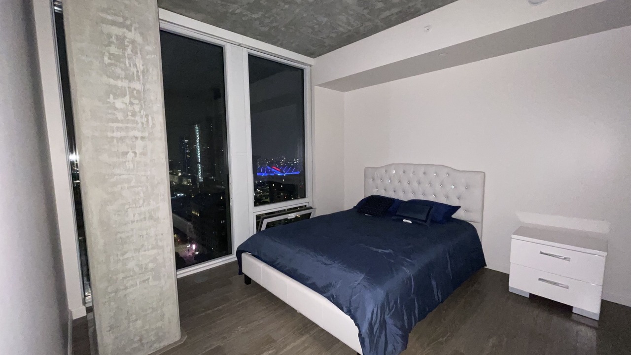 Photo of Bedroom in Paramount