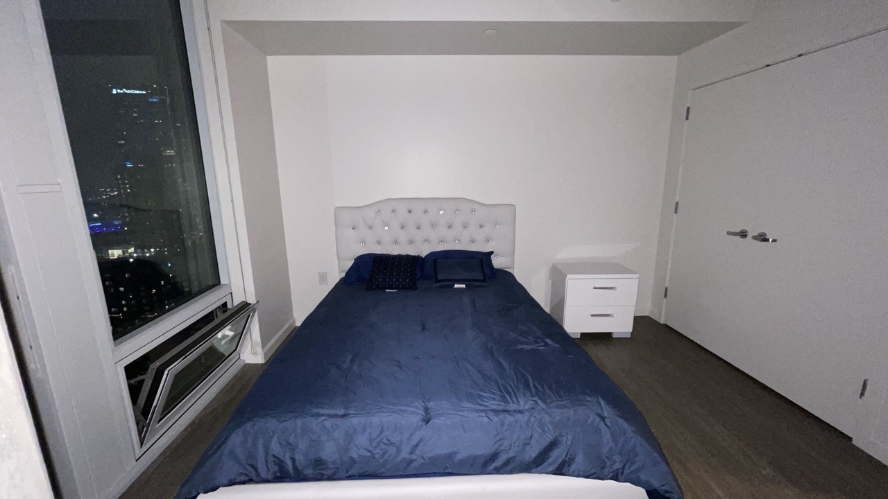 Photo of Bedroom in Paramount