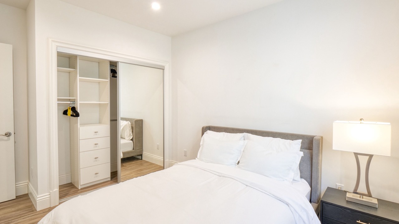 Photo of Bedroom in Pico - Robertson