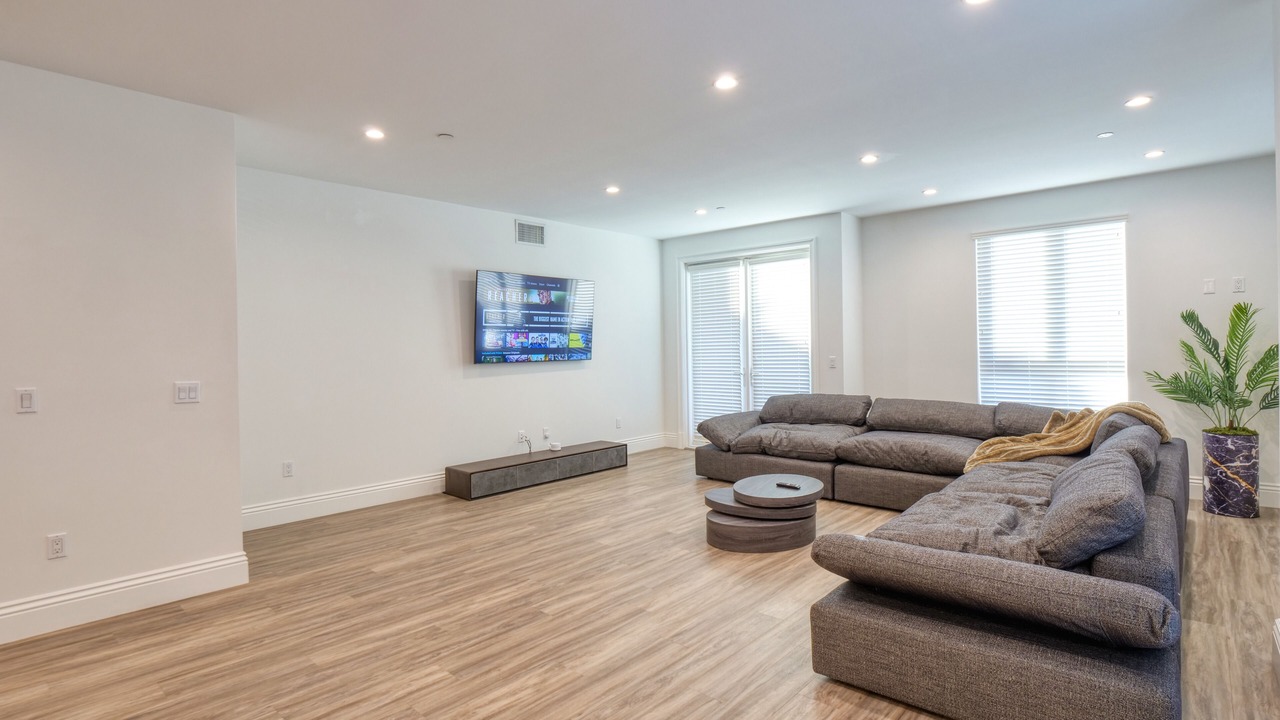 Photo of Livingroom in Pico - Robertson