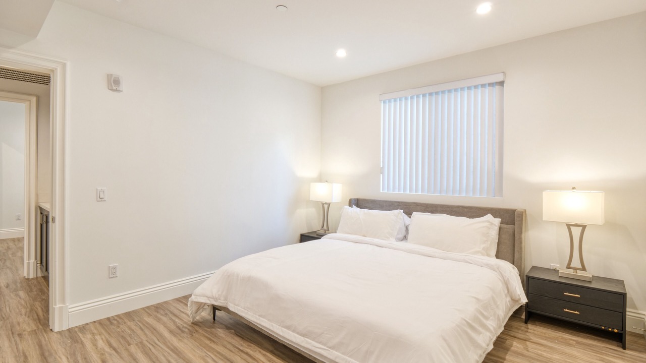Photo of Bedroom in Pico - Robertson