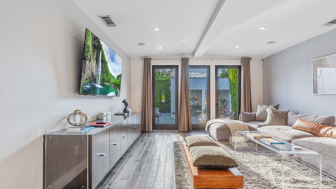 Photo of Livingroom in Beverly Grove