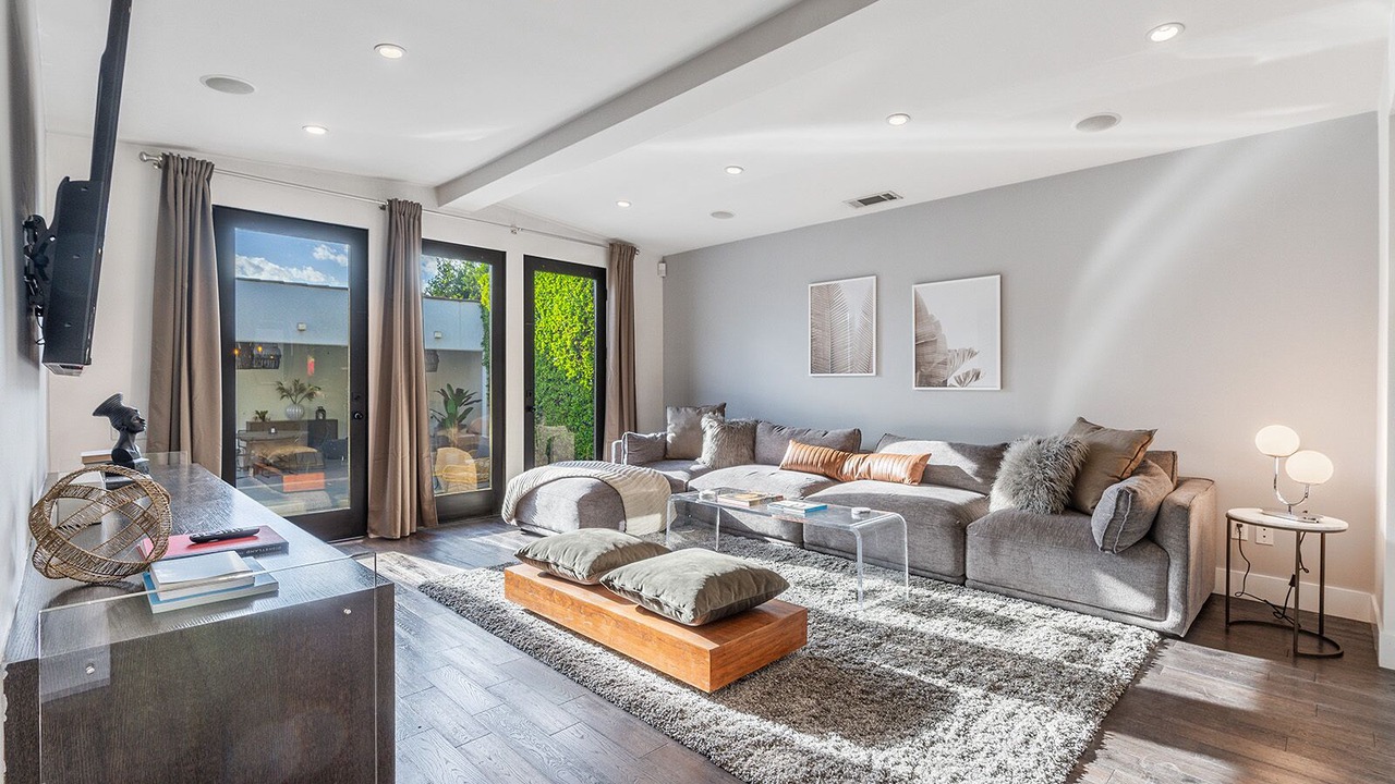 Photo of Livingroom in Beverly Grove