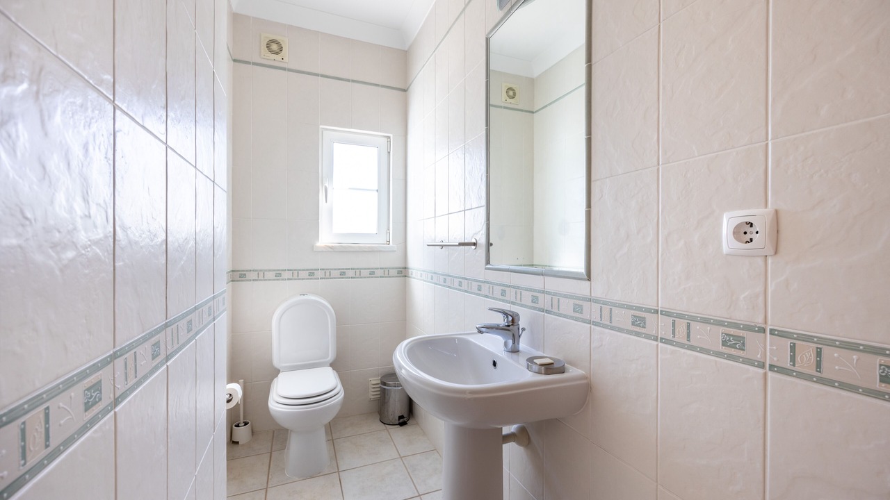 Photo of Bathroom in Budens