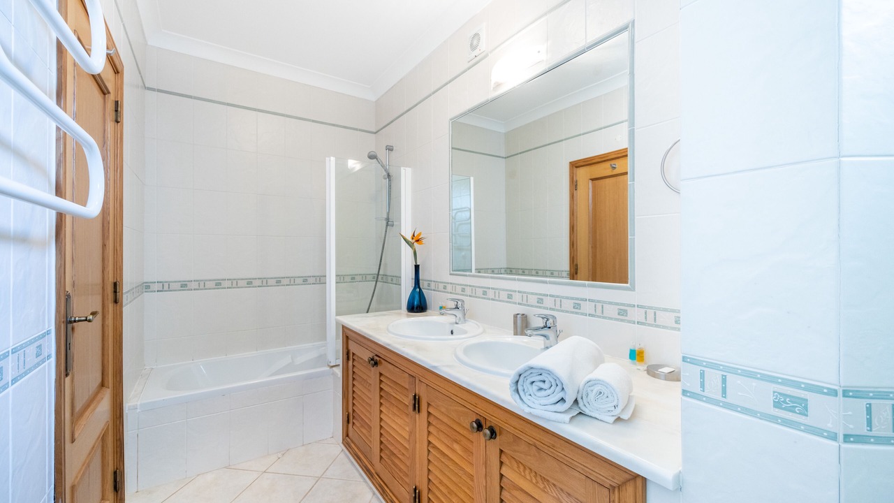 Photo of Bathroom in Budens