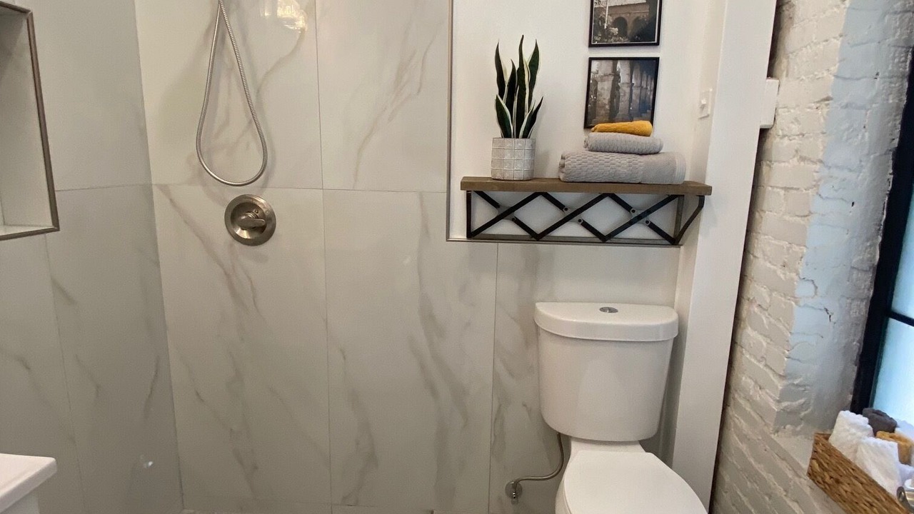 Photo of Bathroom in Pico-Union