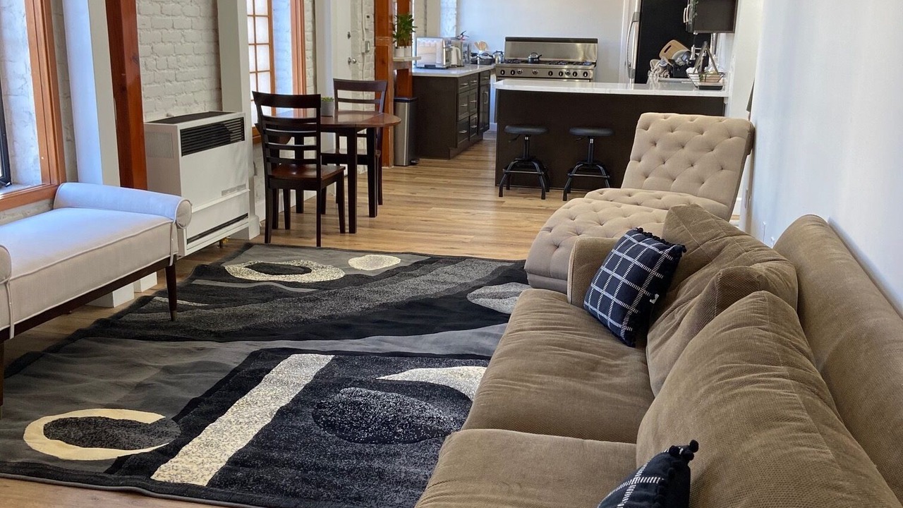 Photo of Livingroom in Pico-Union