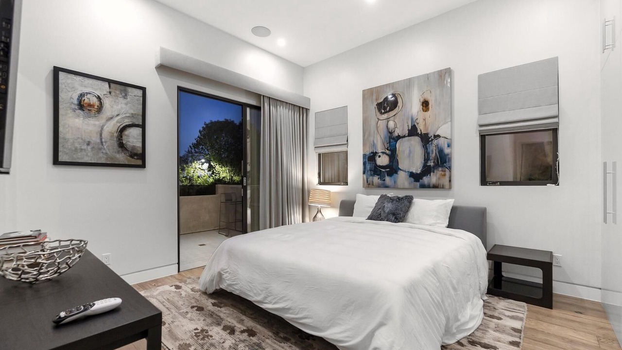 Photo of Bedroom in Beverly Grove
